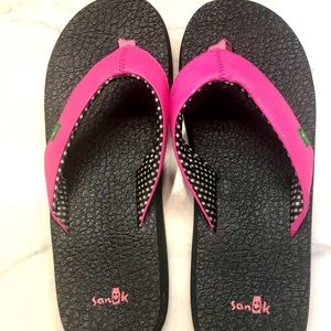 Sanuk women’s flip flops